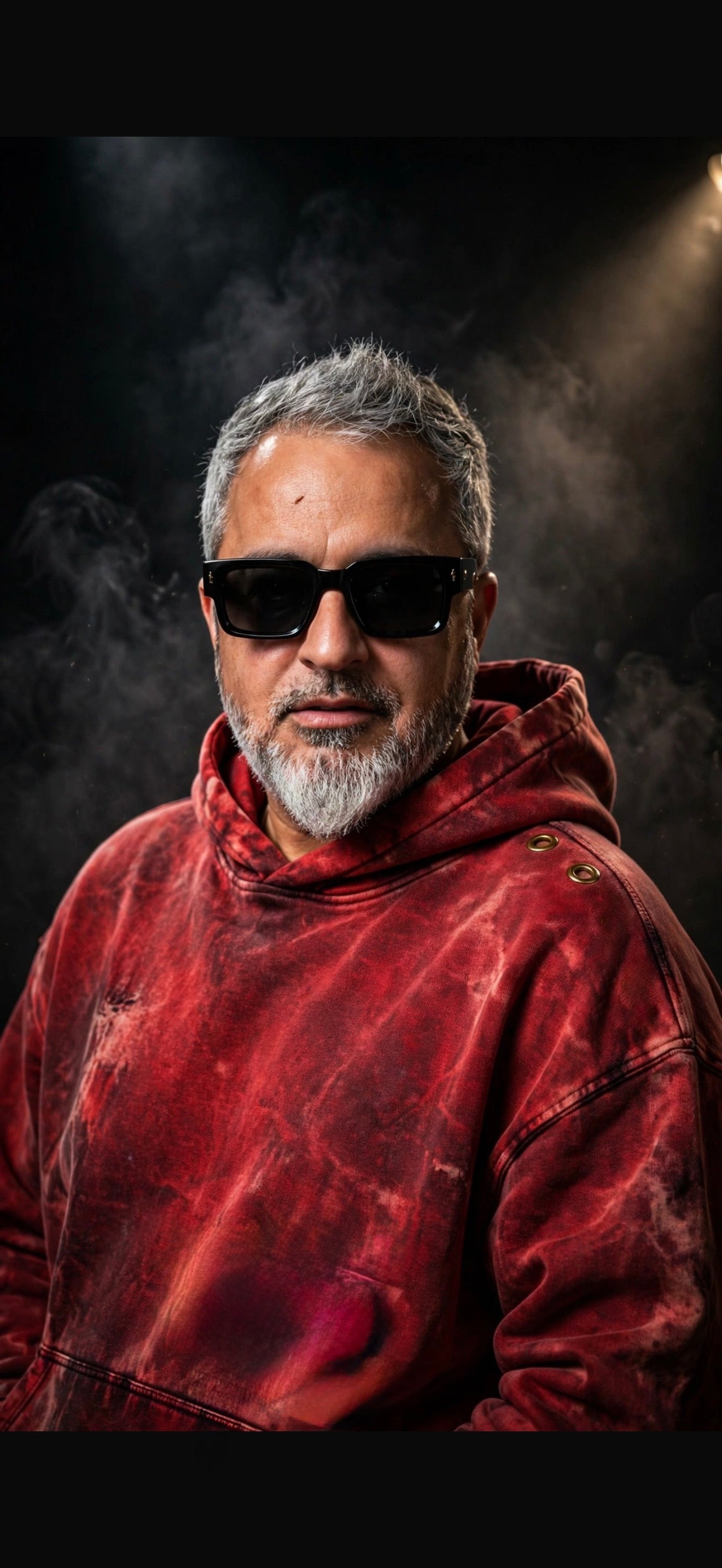 VÖR RED OVERSIZED
Washed Red. Premium Comfort. Signature Details.
