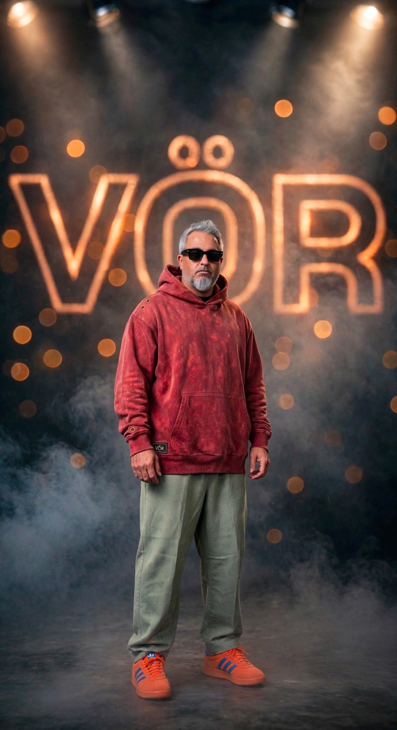 VÖR RED OVERSIZED 
Washed Red. Premium Comfort. 
Signature Details. 