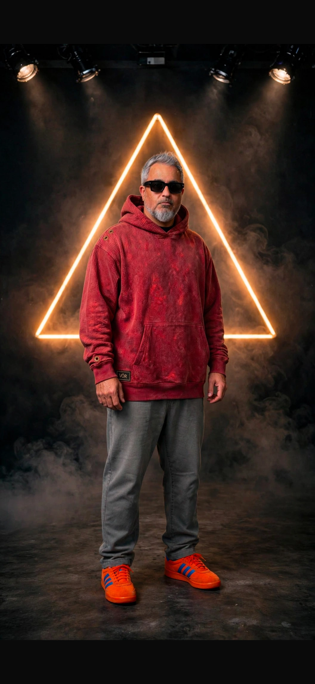 VÖR RED OVERSIZED
Washed Red. Premium Comfort. Signature Details.