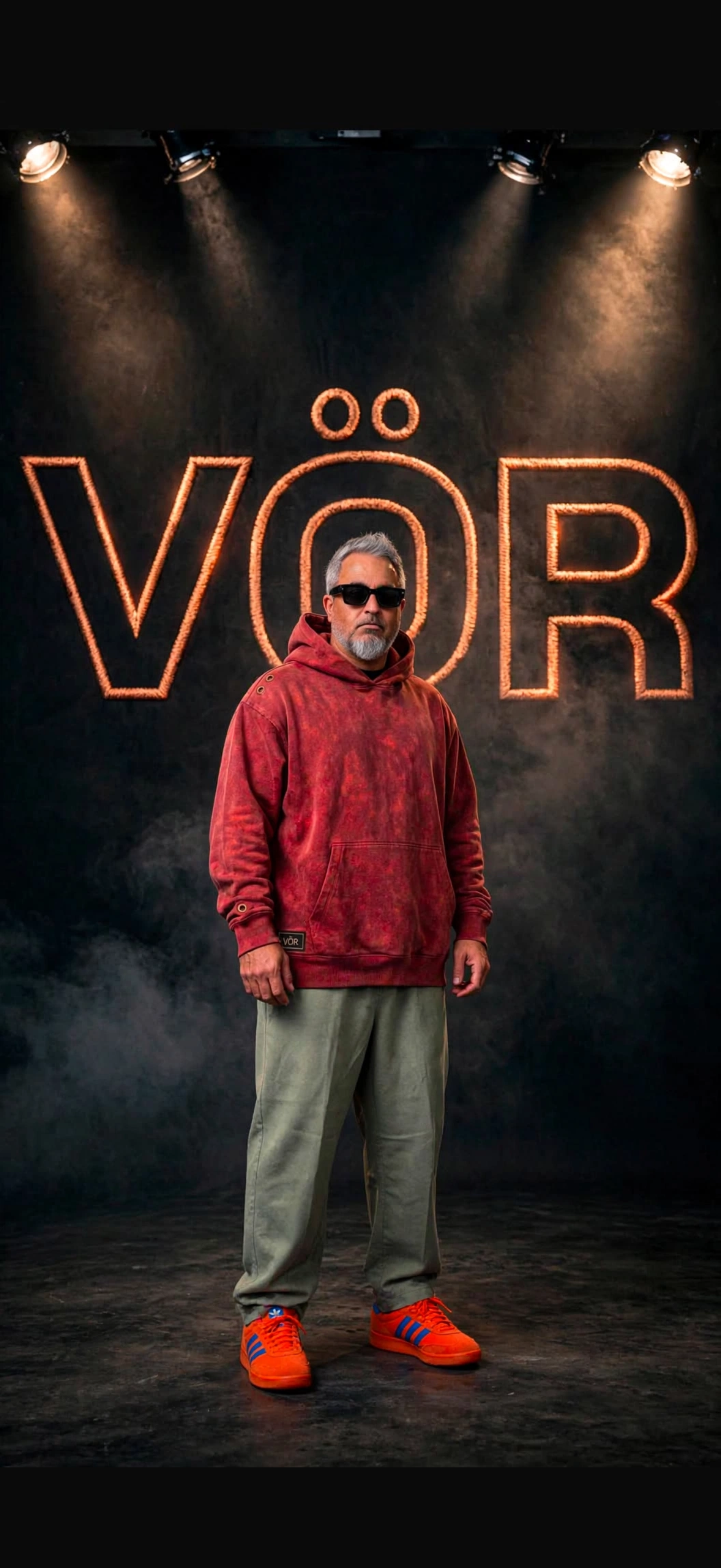 VÖR RED OVERSIZED
Washed Red. Premium Comfort. Signature Details.